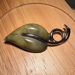 Vintage Liz Claiborne silver tone leaf pin enamel jade colored green broach